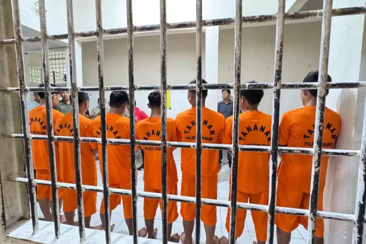 tujuh tersangka pelaku perusakan rumah singgah di Cidahu, Sukabumi ditahan Polres Sukabumi. (Ist)