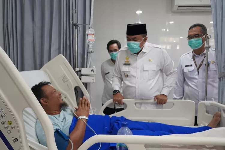 Bupati Bogor Rudy Susmanto saat mengecek pelayanan kesehatan di RSUD RH Satibi, Cileungsi, Rabu, 2 Juli 2025. (Diskominfo)