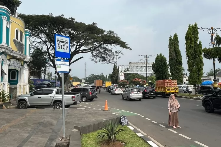 Titik pemberhentian Tranjabodetabek Blok M - Bogor di Sentul, Kabupaten Bogor belum dilengkapi halte, Kamis, 3 Juli 2025. (Riza)
