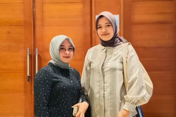 Perwakilan SMP Al Hasanah, Farida (kiri) apresiasi program RSSG Kota Depok. (Ali)