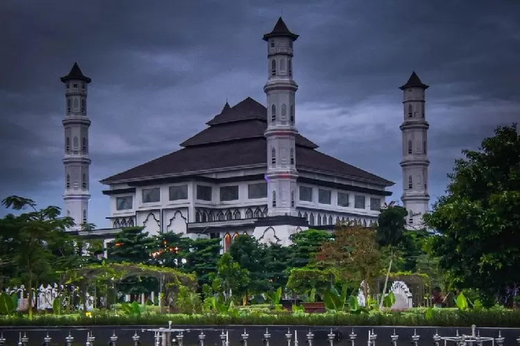 Masjid Tajug Gede Cilodong, Kabupaten Purwakarta. (Foto: Instagram @musliminfo.id)
