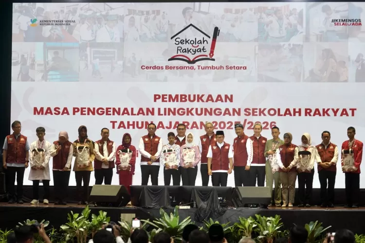 Peluncuran dan pembukaan MPLS Sekolah Rakyat di Sentra Terpadu Inten Soewono, Karadenan, Kecamatan Cibinong, Kabupaten Bogor, Senin, 14 Juli 2025. (Arifin - Metropolitan)