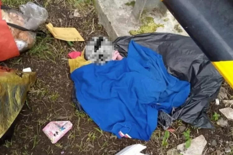 Penemuan bayi perempuan di pinggir jalan di Kelurahan Dayeuhluhur, Kecamatan Warudoyong, Kota Sukabumi. (Ist)