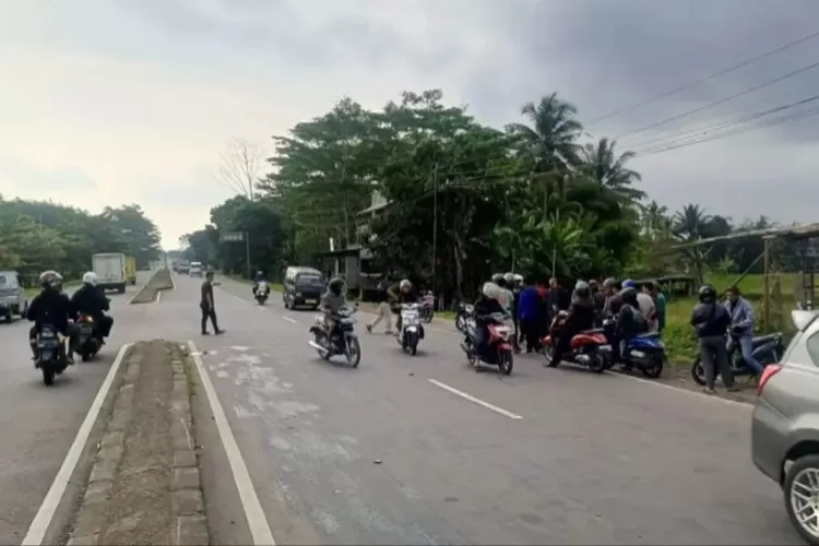 Kecelakaan terjadi di dekat U-Turn Palik Rambay, Kecamatan Cisaat, Kabupaten Sukabumi. (Ist)