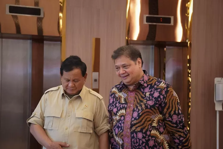 Presiden Prabowo Subianto dan Menko Perekonomian Airlangga Hartarto. (Disway)