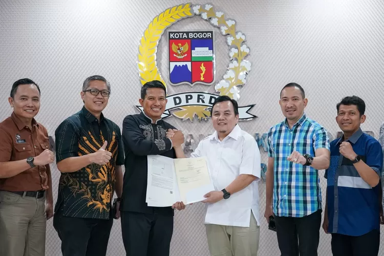 Untuk meningkatkan pendapatan daerah, Ketua DPRD Kota Bogor Adityawarman Adil mewacanakan wakaf produktif jadi sumber PAD (DPRD Kota Bogor)
