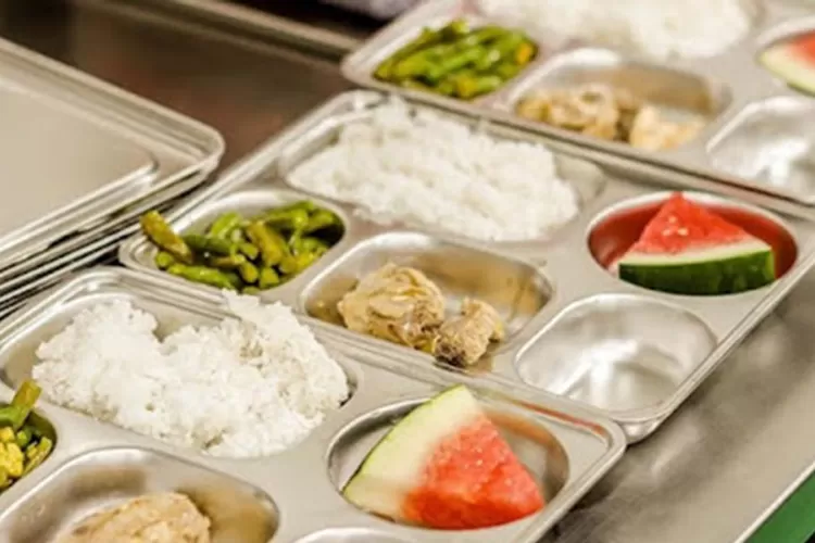 Viral sebuah video memperlihatkan menu MBG berbelatung di jatim, 4 siswa dipanggil BK untuk klarifikasi (Instagram/@badangzinasional.ri)