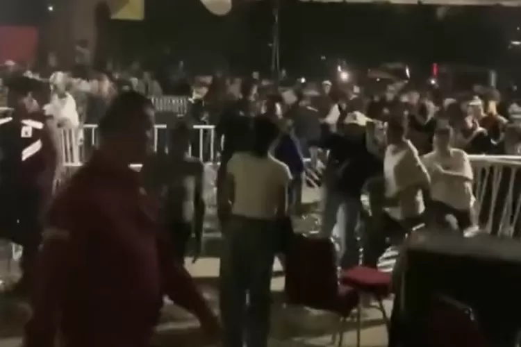 Kericuhan saat Konser PBB di area Stadion Pakansari, Cibinong, Kabupaten Bogor,&nbsp;Sabtu, 19 Juli 2025 malam. (Tangkapan layar)