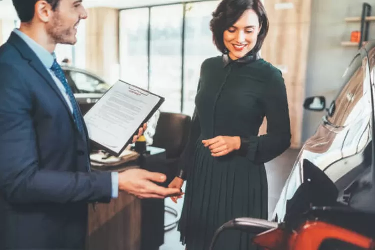 Ilustrasi membeli mobil listrik pertama kali, simak sejumlah tips dan trik berikut ini agar tidak mengecewakan. (Getty Images : martin-dm)