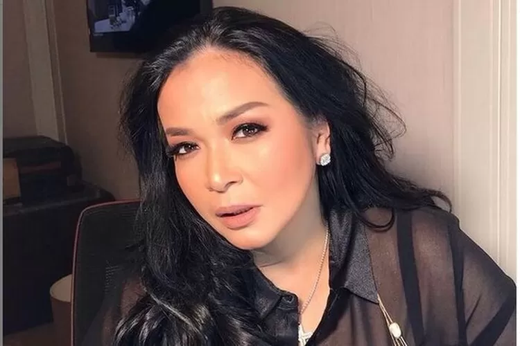 Permasalahan Erika Carlina dan DJ Panda membuat Mami Ipel ikutan geram, Nathalie Holscher ikut kena semprot. (Instagram : jennifer_ipel)