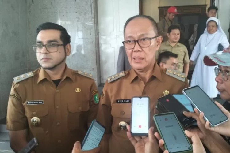 Wali Kota Sukabumi Ayep Zaki memecat PNS karena melakukan pelanggaran berat. (UM)