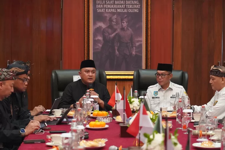 Audiensi pengurus APDESI Kabupaten Bogor dengan Bupati Bogor Rudy Susmanto di Pendopo Bupati, Kamis, 24 Juli 2025. (Diskominfo)