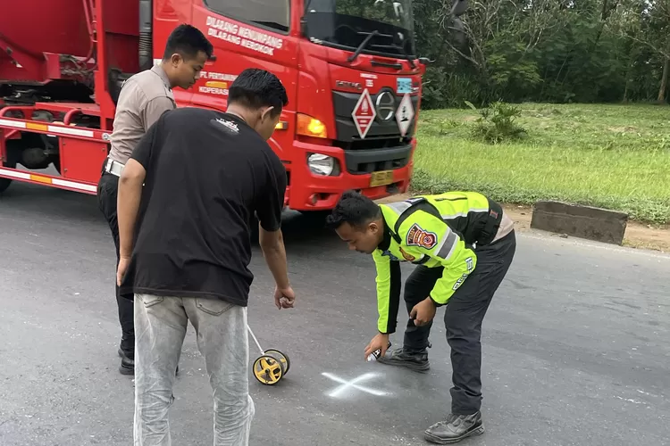 Olah TKP Kecelakaan lalu lintas di&nbsp;Jalan Raya Cileungsi - Jonggol, Kabupaten Bogor. (Polres Bogor)
