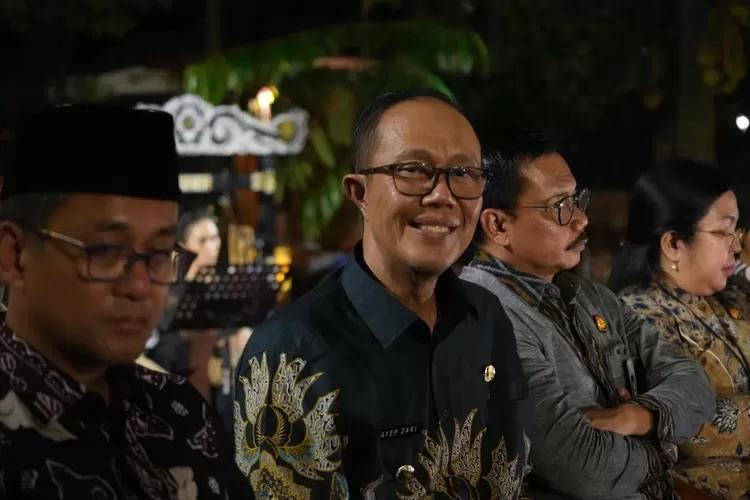 Wali Kota Sukabumi Ayep Zaki saat menghadiri peluncuran aplikasi Jaga Desa di Lembur Pakuan, Kabupaten Subang, Selasa, 29 Juli 2025 malam. (Ist)