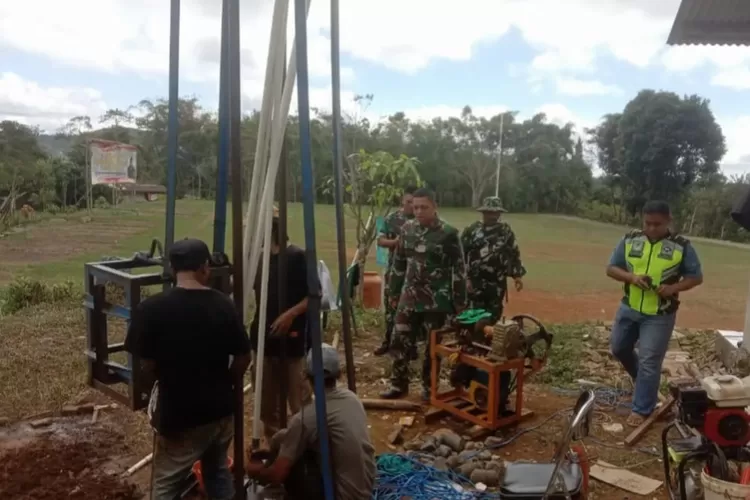 Pembangunan sumur bor lewat program TMMD di Kampung Cisireum, Desa Langkapjaya, Kecamatan Lengkong, Kabupaten Sukabumi. (Ist)