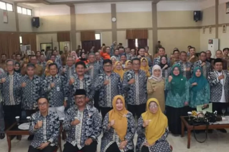 verifikasi lanjutan program KKS 2025&nbsp;di Aula Setda Kabupaten Sukabumi, Senin, 4 Agustus 2025. (Ist)