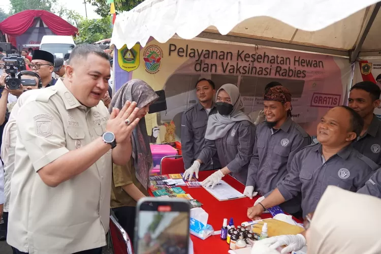 Bupati Bogor Rudy Susmanto Lanjutkan Perayaan HUT ke-80 RI dengan Gebyar Pelayanan Publik Terpadu di Cibungbulang (Tim Komunikasi Publik / Diskominfo Kabupaten Bogor)