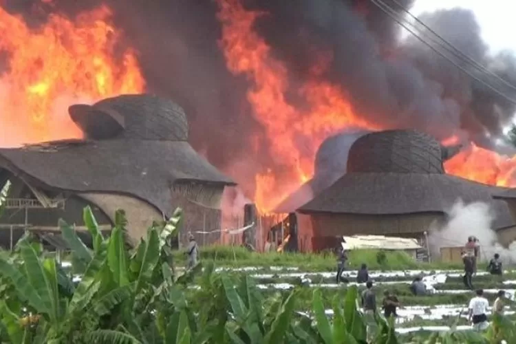 Kebakaran Hebat Landa Ulaman Eco Luxury Resort Bali. (Lambe Turah)