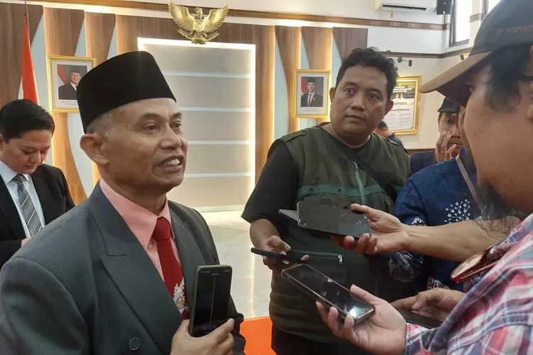 Kepala BKPSDM Kota Sukabumi, Didin Syarifudin memberikan keterangan terkait rencana pembukaan lelang jabatan di lingkup Pemkot Sukabumi.  (Usep Mulyana Metropolitan)