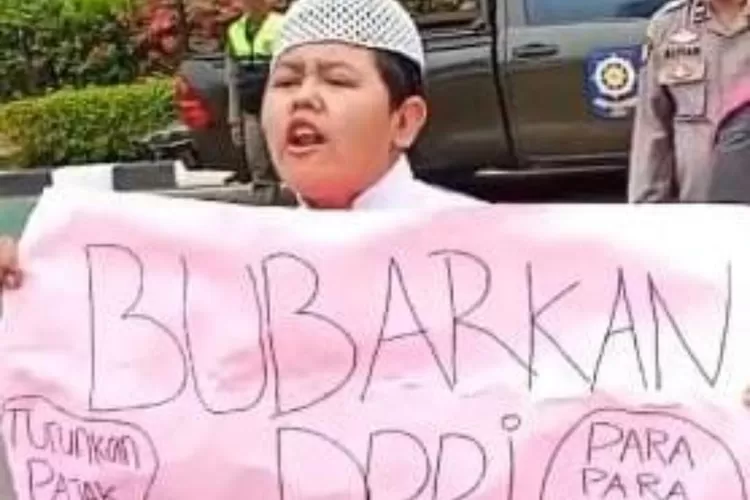 Badru Kepiting? Sosok Kreator Disabilitas yang Bikin Heboh Aksi DPR 25 Agustus 2025.