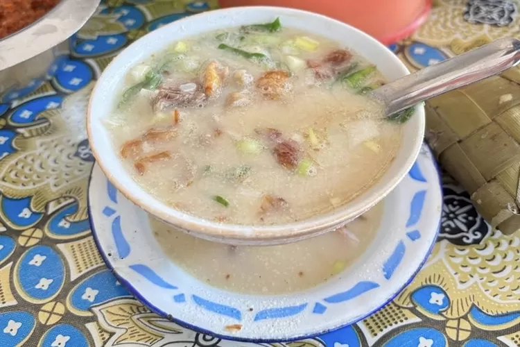 Salah satu rekomendasi wisata kuliner hidden gem di Makassar yang memanjakan lidah yaitu Coto Adipura. (Google Maps)