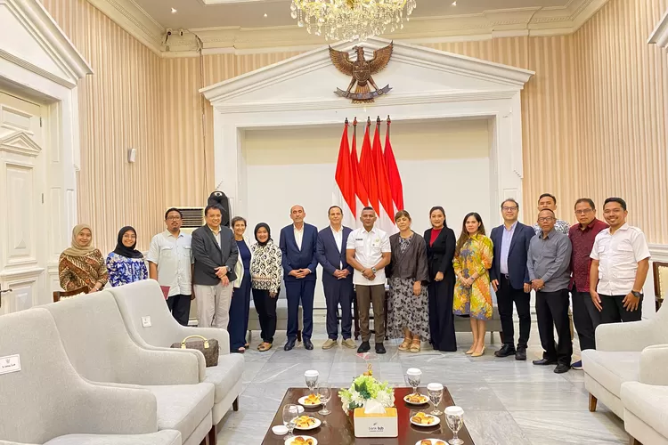 Foto bersama jajaran pengurus Kadin Kota Bogor bersama Delegasi Turki dan SCEAS Indonesia saat bertemu Wakil Wali Kota Bogor, Jenal Mutaqin. 