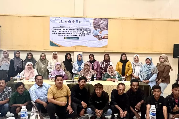 Departemen IPTP Fakultas Peternakan IPB lakukan pendampingan produksi telur asin dan tepung untuk program MBG  (IPB)