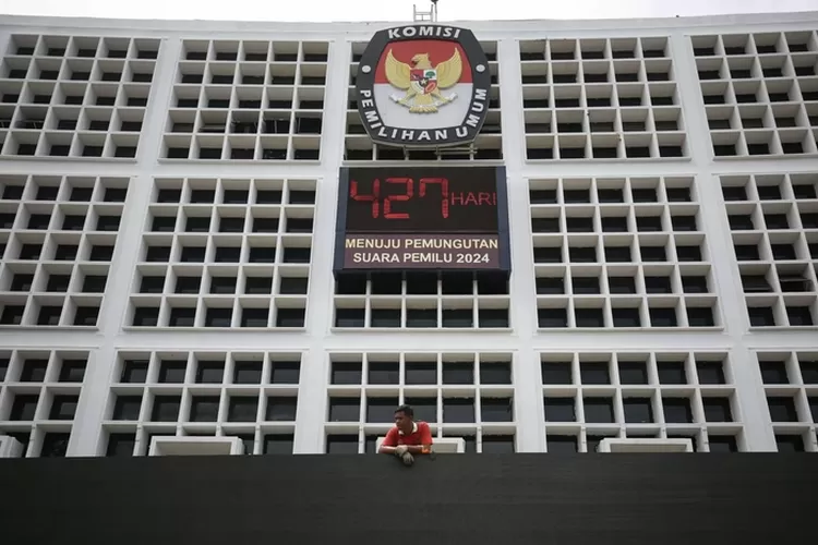 KPU resmi tetapkan 16 dokumen pendaftaran capres-cawapres yang dirahasiakan ke publik, apa saja itu? simak daftar lengkapnya. (PSHK)