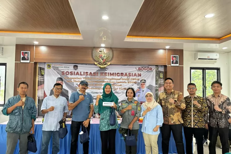 Kelurahan Nanggewer Mekarbersama Imigrasi Bogor saat sosialisasi TPPO dan Tindak Pidana Penyelundupan Manusia. Humas Imigrasi Bogor (Ist)