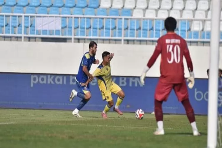 Persib Bandung menang dramatis 2-1 atas Arema FC di lanjutan BRI Super League 2025-2026, Bojan Hodak senang atas hasil tersebut. (Persib)