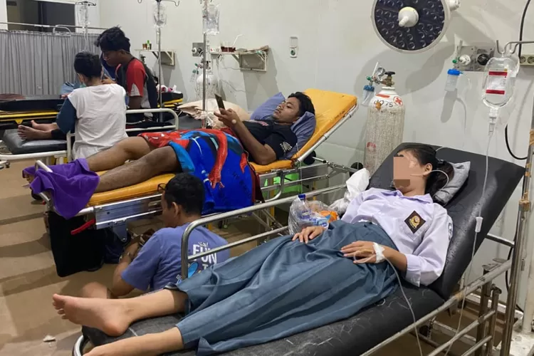 Semangka Berjamur dan Bakteri di Menu MBG Diduga Sebabkan Keracunan Siswa Sukabumi. (Foto/Istimewa/Metropolitan.id)