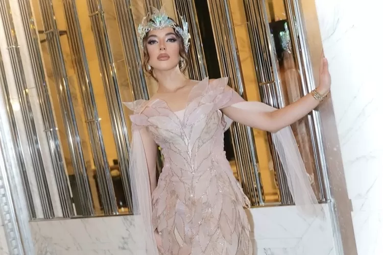 Potret Tasya Farasya saat acara ultah MOP Beauty meski sebelumnya menghadiri agenda sidang perceraian dengan Ahmad Assegaf. (Instagram : tasyafarasya)