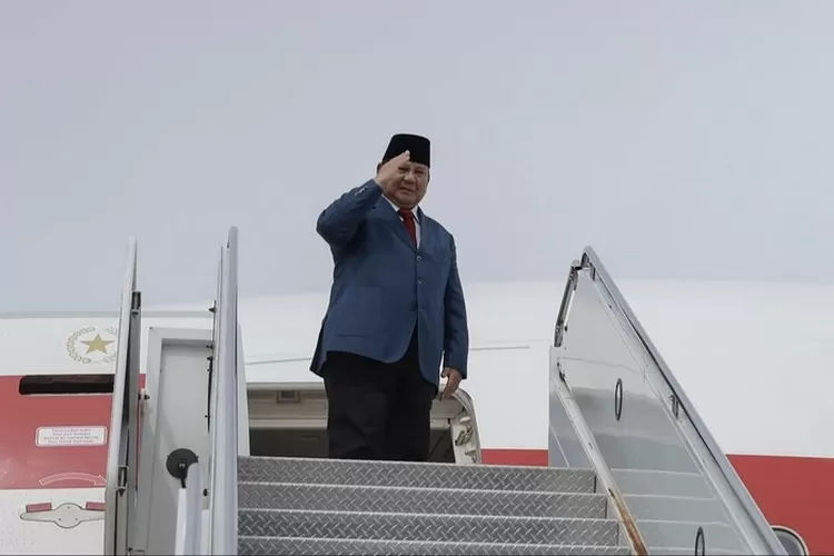 Presiden Prabowo Subianto yang baru pulang dari lawatannya ke luar negeri akan segera panggil Kepala BGN terkait maraknya kasus keracunan MBG. (Instagram : presidenrepublikindonesia)