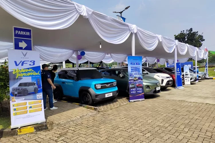 Suasana pameran otomotif Cibinong Auto Fest 2025 di Q Square Lifestyle Park.  (Taufik Metropolitan)