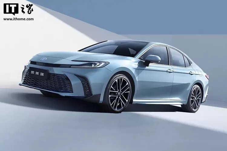 Berikut ini daftar harga Toyota Camry 2.5 V AT terbaru (auto.ithome.com)