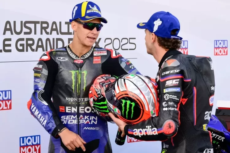 Pebalap Yamaha Fabio Quartararo dan pebalap Aprilia Marco Bezzecchi  (Motorsport)