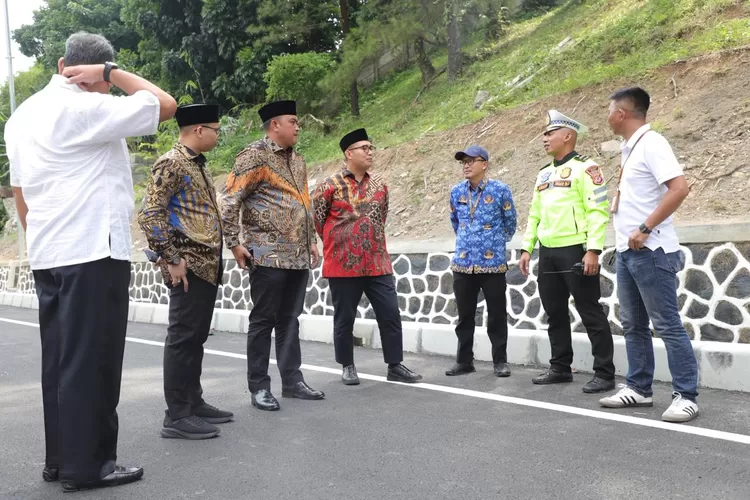 Bupati Bogor Rudy Susmanto memantau pembukaan jalan shortcut Subianto Sentul, Kabupaten Bogor (Pemkab Bogor)