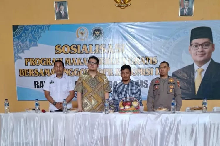 Foto bersama dalam kegiatan sosialisasi program MBG di Desa Lewisadeng, Kabupaten Bogor.  (Ist)