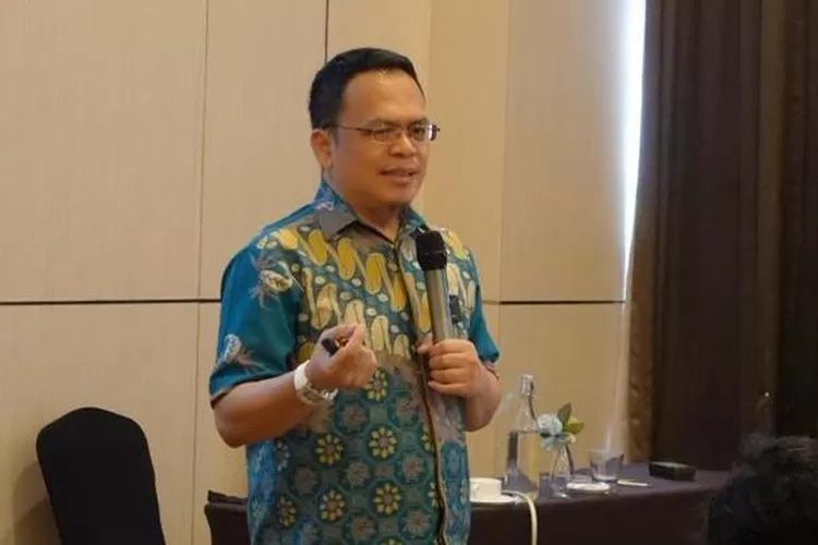 Anggota Dewan Pakar Gerakan Rakyat, Nandang Sutisna sebut Jokowi harus tanggung jawab soal kereta cepat Whoosh jadi beban negara selama 60 tahun (Ist)