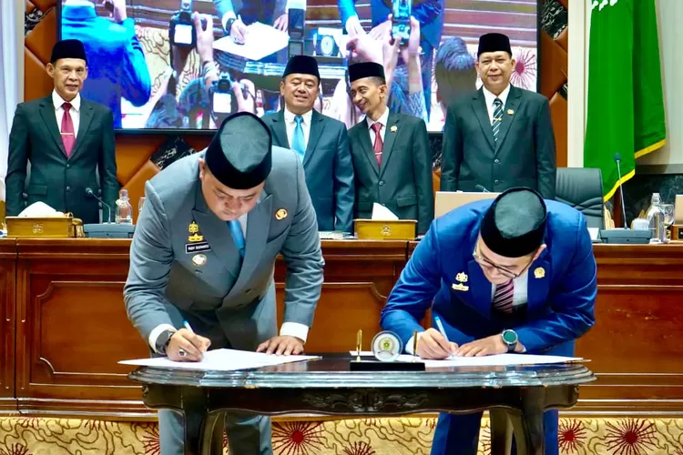 Bupati Bogor Rudy Susmanto saat Hadir di Rapat Paripurna DPRD Kabupaten Bogor. (Istimewa)