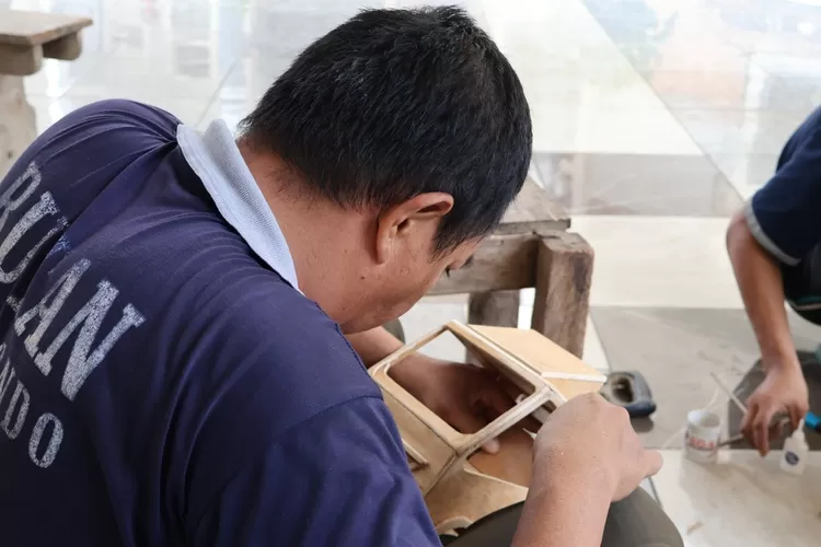 Rutan Situbondo dorong kemandirian warga binaan lewat pelatihan kayu bekas. (Diskominfo Jember)