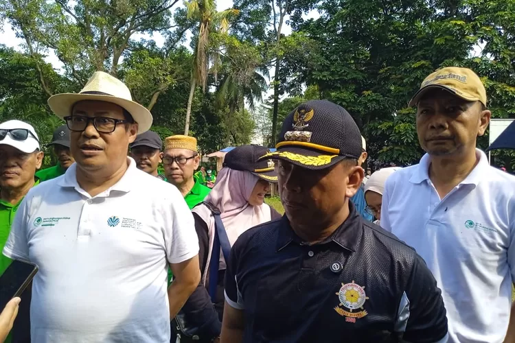 Wali Kota Depok, Supian Suri saat memberikan keterangan terkait sampah bakal jadi listrik di Kota Depok.  (Agus Metropolitan)