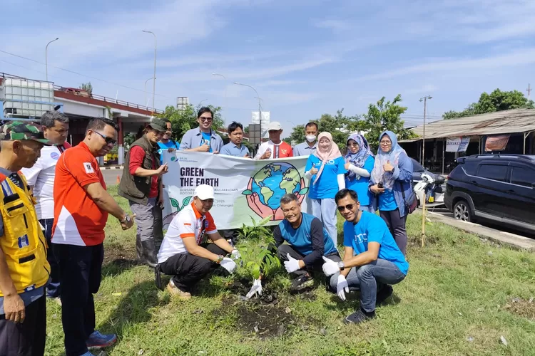 Kegiatan penanaman pohon yang dilakukan BPJS Ketenagakerjaan Cabang Bogor Cileungsi. 