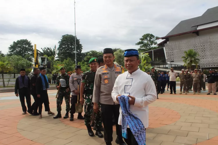 Wali Kota Depok, Supian Suri saat menghadiri acara pembukaan Bulan Bakti Gotong Royong Masyarakat (BBGRM).  (Agus Metropolitan)