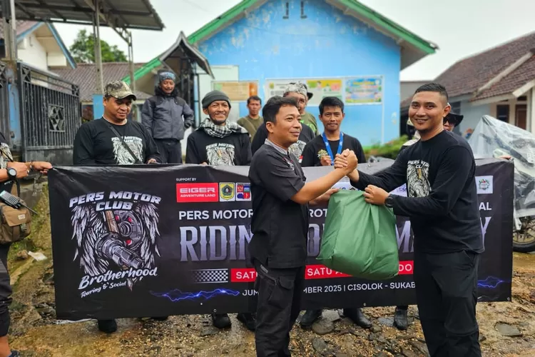 PMC bersama relawan dan swasta menyalurkan bantuan kemanusiaan di Sukabumi untuk warga yang terdampak banjir dan tanah longsor (PMC)