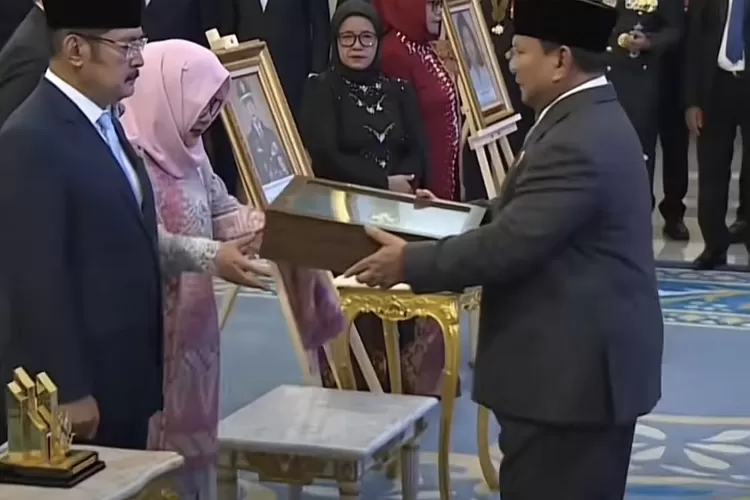 Sah! Presiden Prabowo Anugerakan gelar Pahlawan Nasional 2025 kepada 10 tokoh (Youtube Sekretariat Presiden)