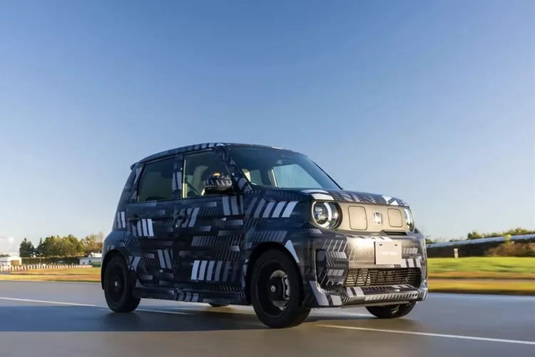 Honda Super One dikabarkan masuk ke Indonesia tahun depan usai debut di Japan Mobility Show 2025, berapa perkiraan harga jualnya? (Honda)