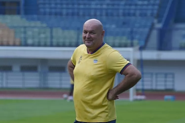 Bek asing Persib Bandung, Frans Putros menyampaikan harapannya untuk pelatih Bojan Hodak yang dirumorkan latih Timnas Indonesia. (Persib)