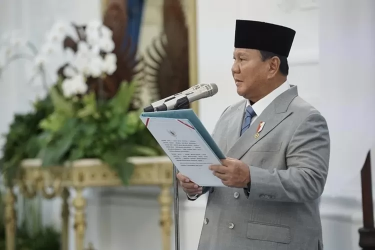 Benny K Harman menghimbau Presiden Prabowo Subianto segera instruksikan penarikan polisi aktif dari jabatan sipil sesuai putusan MK. (Instagram : presideprabowosubianto)