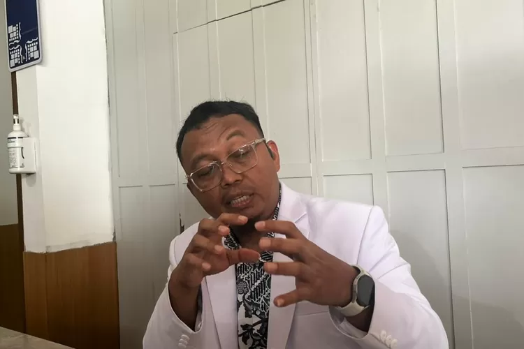 Dokter Spesialis Paru pada RSUD Bakti Pajajaran, Dr. Masdi  menjelaskan soal AkuQuit, layanan berhenti meerokok di Bogor. (Ist)